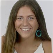 Profesora de inglés que imparte clases a personas de cualquier edad